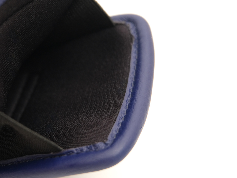 取出し口はフラップレスデザインを採用