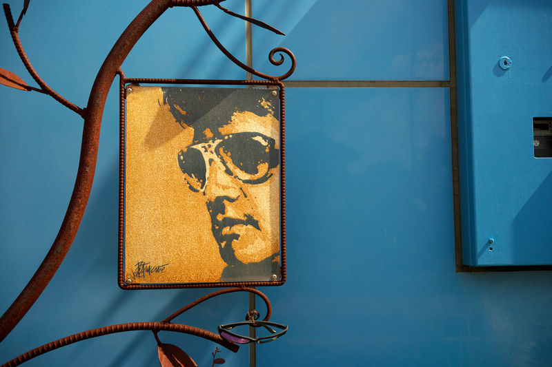 フォーカシングのために像を拡大すると、「おっ」と思わず声が出てしまうほど合焦点のシャープネスが高いです。錆びた鉄のディテールの再現性や、歪曲収差の補正も完璧です。<br>ソニーα7C　HELIAR 40mm F2.8+VM-E Close Focus Adapter（F4・1/1,000秒）ISO 200