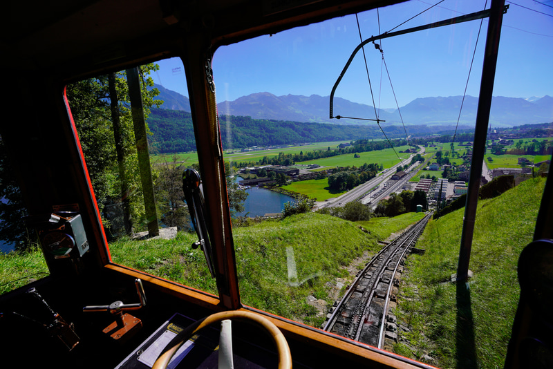 ソニーα7R III　FE 16-35mm F2.8 GM（16mm）　絞り優先オート（F7.1、1/1,250秒）ISO 200　WB：太陽光　風景