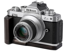 焦点工房、底面まで黒檀素材を使用したニコンZ fc専用の拡張グリップ