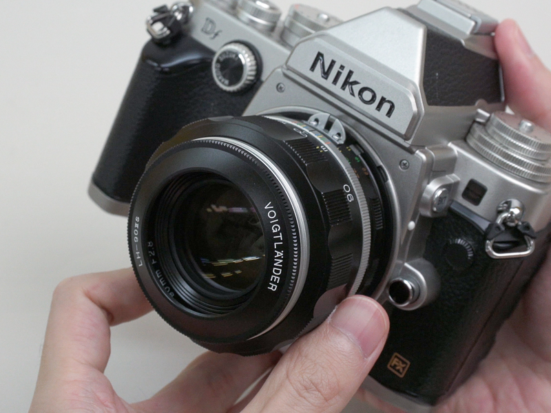 別売のレンズフード「LH-90 II S」を装着