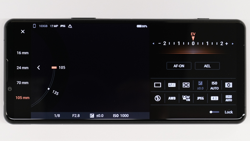 カメラアプリ「Photography Pro」の操作画面。焦点距離は“日常で使いやすさ”を重視した設定。同社αシリーズ譲りの撮影性能を普段づかいのデバイスで楽しめることが大きな魅力となっている