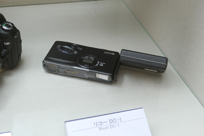 1995年の「リコーDC-1」が動画撮影できるデジタルカメラの最初だという。