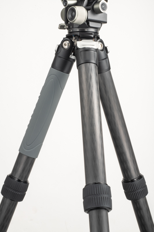 LS-365Cは脚径36mmで5段伸縮。剛性と伸縮性を両立している