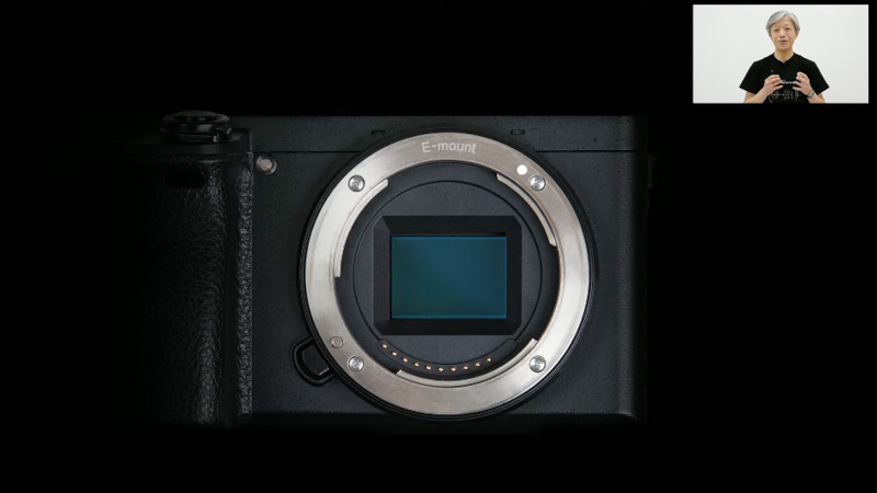 ソニーEマウントの外径にレンズの最大径を収めることを目指した