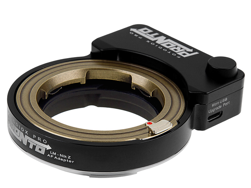 ファームウェアアップデート用のMicroUSB端子も備える