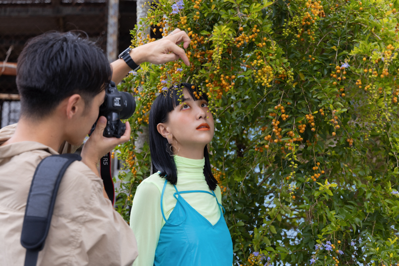 <strong class="em ">寄り</strong>：EOS R5／RF35mm F1.8 MACRO IS STM／35mm／絞り優先AE（F3.2、1/250秒、＋0.3EV）／ISO 200／WB：オート<br><strong class="em ">引き</strong>：EOS R5／RF35mm F1.8 MACRO IS STM／35mm／絞り優先AE（F2.3、1/500秒、＋0.7EV）／ISO 200／WB：オート