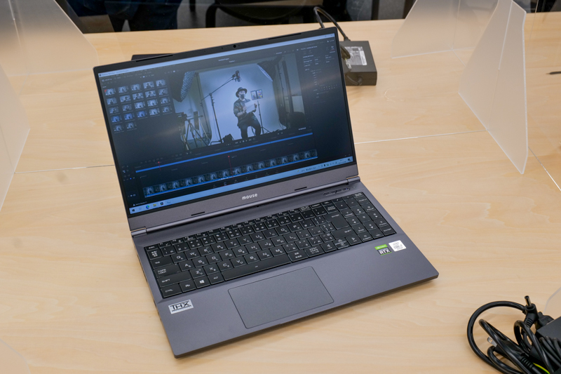 セミナー参加者に貸し出されたマウスコンピューターのDAIV 5N