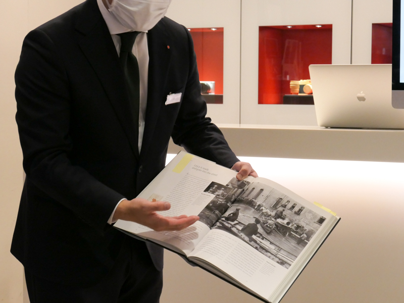 ライカの成り立ちを語る上で必ず紹介される“洪水の写真”。ライカ誕生の地で起こった洪水の様子を、ライカを設計したオスカー・バルナックが写したもので、その機動性を象徴する1枚とされる。このような書籍や写真集の紹介も交えながらセミナーは進行した。