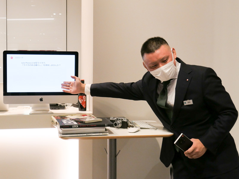 「セミナーという形でお話するのは、緊張します」と語りつつ、入念なスライド資料と熱のこもったトークを披露したのは、本イベントを企画したライカ大丸東京店の金田真国氏。