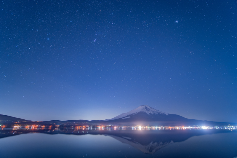 左がStarScape for M100＜なし＞、右がStarScape for M100＜あり＞<br><span class="fnt-85">ソニー α7 Ⅲ／ラオワ 15mm F2 Zero-D／15mm／マニュアル露出（F2、15秒）／ISO 2500／WB：蛍光灯</span>