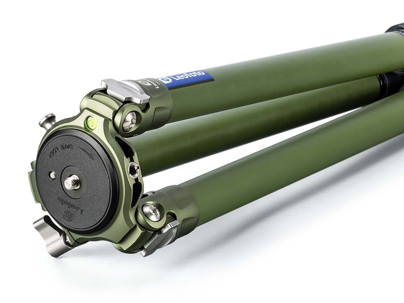 付属のフラットユニットとハーフボールアダプターを付け替えることで、静止画/ビデオ雲台の両方に対応する