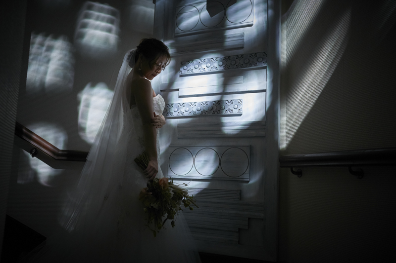 撮影：山隈祐介<br><span class="fnt-85">α7 IV / FE 35mm F1.4 GM / マニュアル露出（1/250秒・F2.0） / ISO 3200 / フラッシュ発光</span>