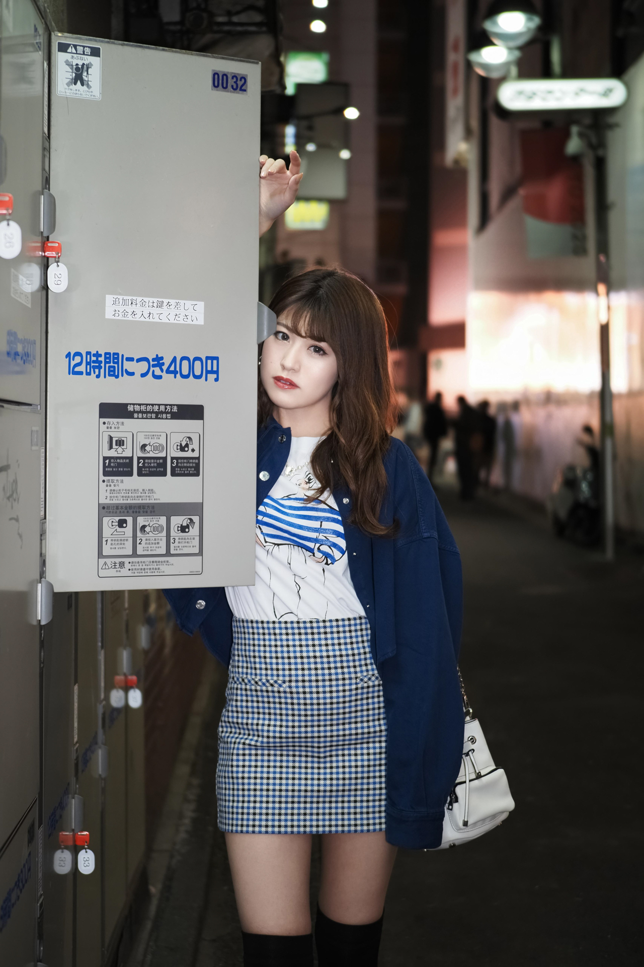 近井の直近作「MINISUKA POLICE トーキョーパトロール」より。長澤佑香さん。