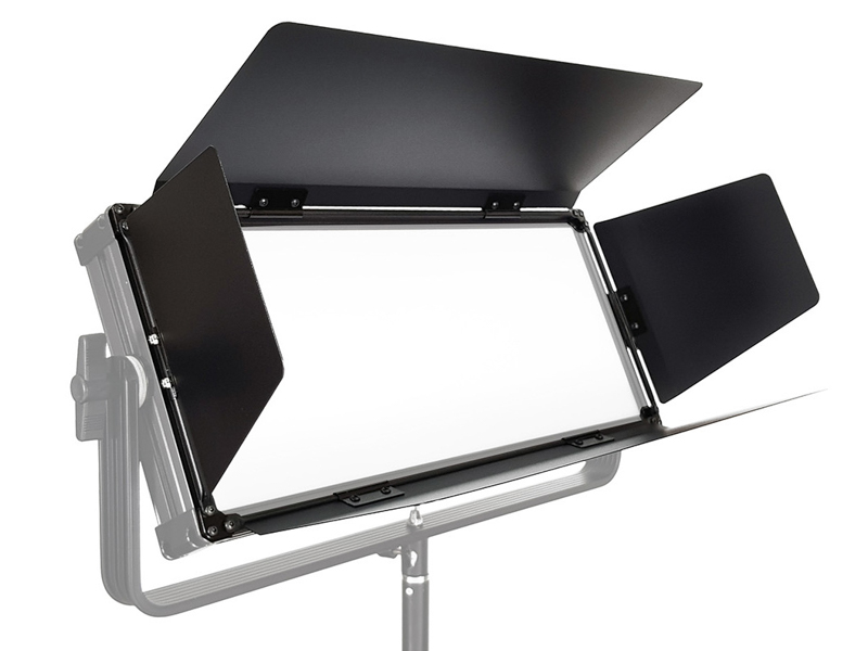 <center>FLOOD PXシリーズ。別売のバーンドアを装着した状態</center>