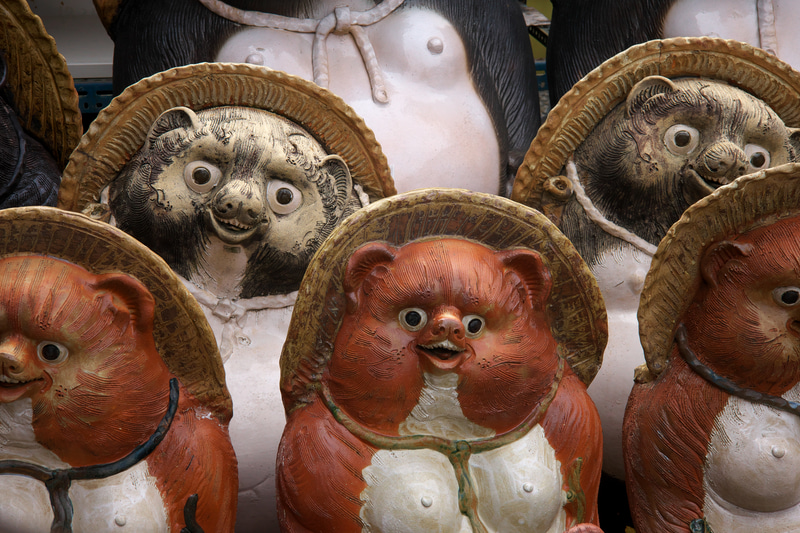 望遠の圧縮や引き寄せ効果はさほど期待はできないのですが、それでも40mm相当の画角とは異なることがわかります。少し絞り込むことで、画面全体の画質が均質になるようですね。<br>RICOH GR IIIx　GR LENS 26.1mm F2.8+GT-2（F7.1・1/200秒）ISO 400　75mm相当