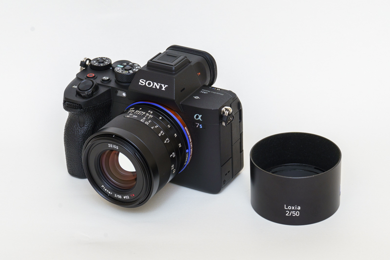 Loixa 2/50（α7S IIIに装着）