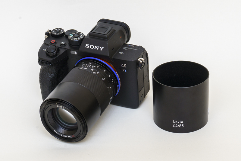 Loxia 2.4/85（α7S IIIに装着）