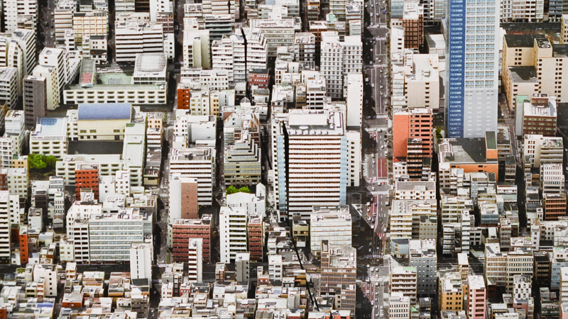 「TYO 90835」の細部を観察していくと画面中央で亀裂が走っていることが確認できた。こうした分割線の発生が大型の模型では避けられないのだという