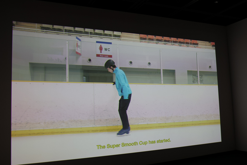 「写真新世紀展 2021」では、前回グランプリを受賞した樋口さんの新作映像作品「super smooth」が展示されていた