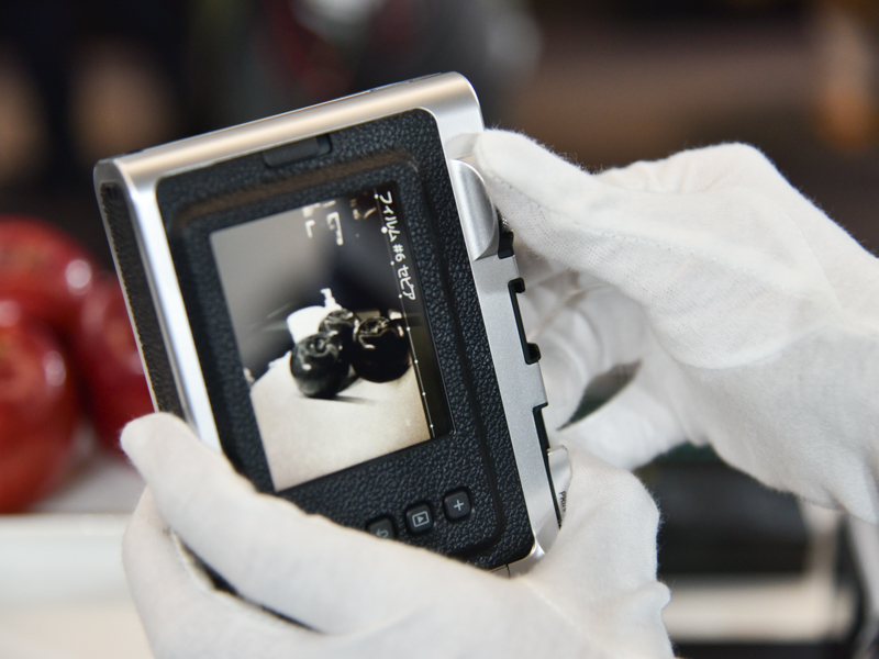 背面の“フィルムダイヤル”を回して「フィルムエフェクト」を選択する