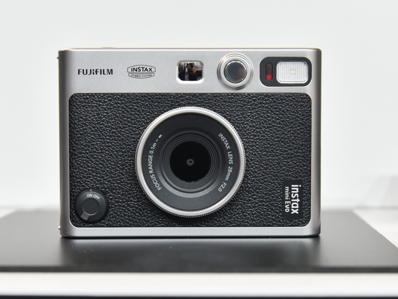 外形寸法は87×122.9×36mm。重量は約285g。