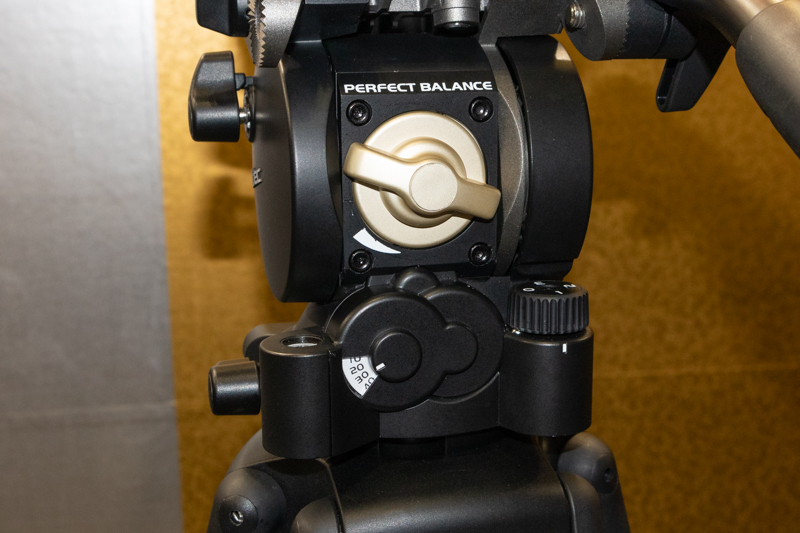 バネの強さを示すメーターが付いた