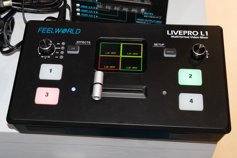 使用時には液晶モニターに映像が表示される