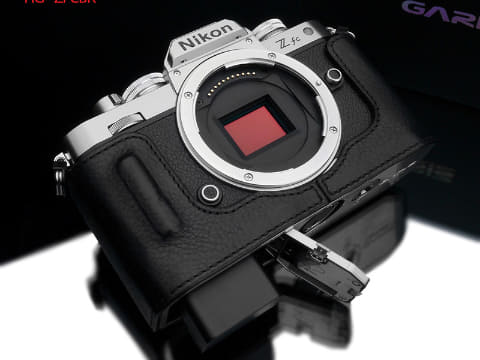 GARIZ、ニコン Z fc用のレザーケース。ブラック/ブラウンの2色