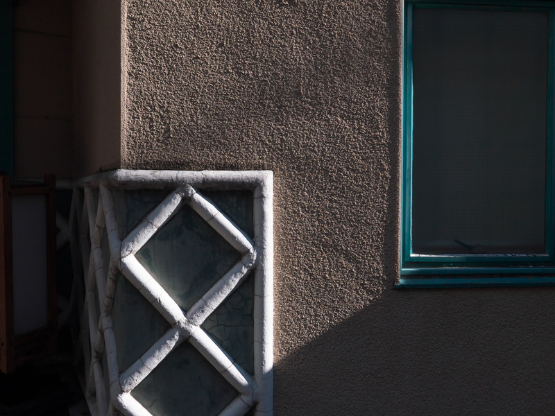 露出を少し切り詰め気味にして、撮影してみました。ディテールの再現性もいいですし、ハイライトの描写もとてもいいです。歪曲も良い感じで補正されていますね。建築写真なんかでも使えますね。<br>LUMIX LX100 II（F5.6・1/1,250秒）ISO 400