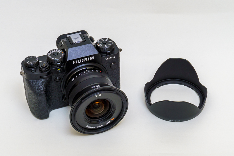 Touit 2.8/12（X-T4に装着）