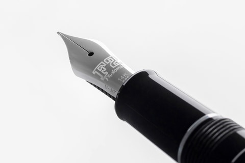 ニコンF2誕生50周年記念の万年筆が発売。限定300本 - デジカメ Watch