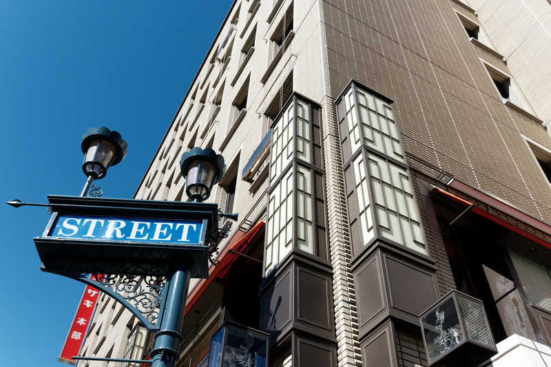 「AppleのiPhone発売開始」のプリセット「Agfa Precisa 100」に設定。