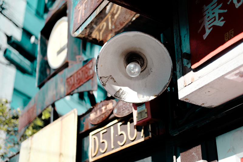 「1963年-JFK」。ご存知ジョン・F・ケネディの名が付いたプリセット。やや青みが強く、古いカラープリントのようだ。カラーでレトロな雰囲気を表現するのに向いている。