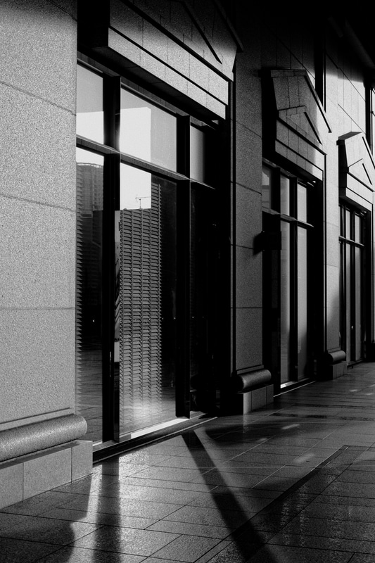 「1920年-エリス島」。映画「チャップリンの移民」の舞台になったエリス島。コントラストが高く、強い粒状感で力強い仕上がりだ。