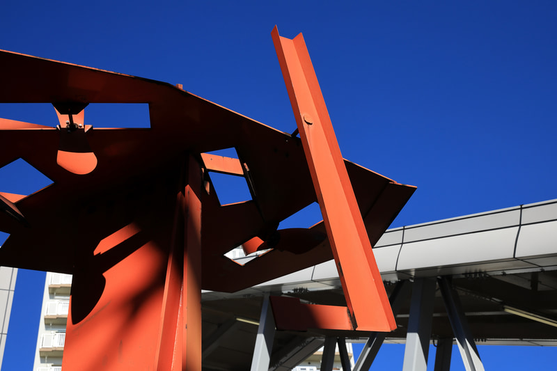 エッジがチリチリしており、線が細すぎて、ちょっとシャープすぎるんじゃねえか、という描写なんですが、都市の冷たさみたいなものはよく表現できますね。ヌケの良さはすばらしいです。情緒的な表現をするには設定を変える研究が必要になりそうです。<br>EOS R3　RF24-105mm F4 L IS USM（F10・1/1,000秒）ISO 400