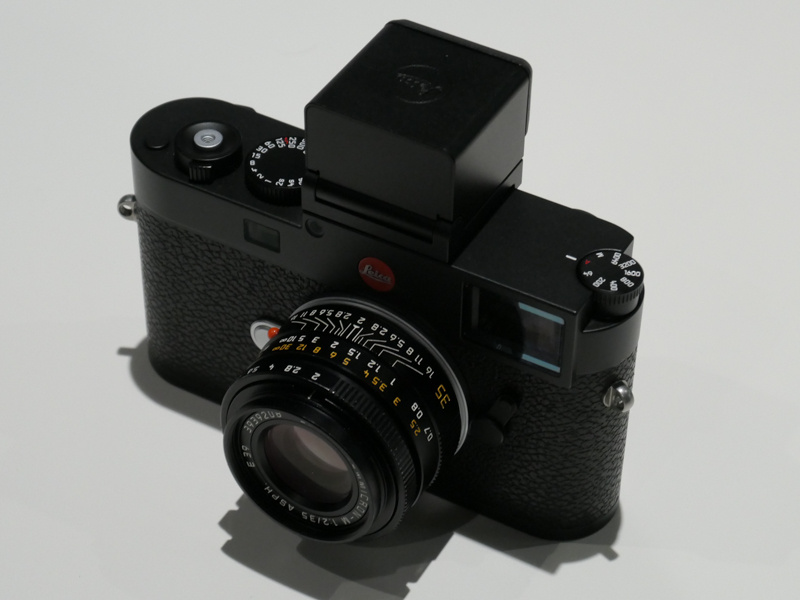 ライカM11に装着したところ