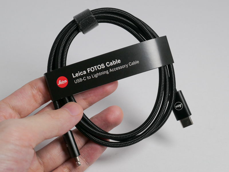 iOS端末と有線接続するための「Leica FOTOS」ケーブル
