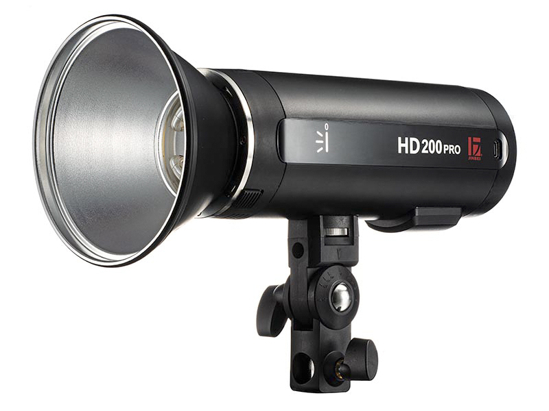 出力200Wsのコンパクトなバッテリーモノライト HD-200PRO（実勢価格5万9,000円前後）