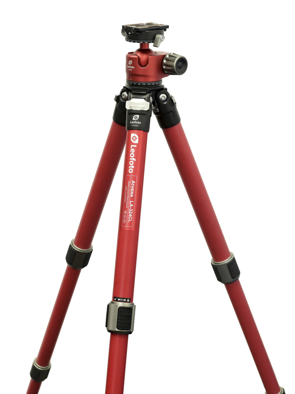 <b>LA-324CL</b><br><span class="fnt-85">価格：8万300円（税込）／伸長：1,725mm／収納高：600mm／最低高：85mm／段数：4段／最大脚径：32mm／耐荷重：15kg／質量：1,625g</span><br><b>LH-40R</b><br><span class="fnt-85">価格：41,800円(税込）／高さ：90mm／ベース径：57mm／耐荷重：20kg／質量：540g</span>