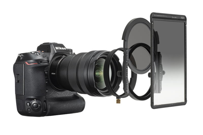 フィルターホルダーとドロップインCPLフィルターがセットになったキット製品。4種類のアダプターリングも同梱されるので、さまざまなフィルター径のレンズに対応する。<br><br>［同梱内容］<br>・100mm K-Seriesフィルターホルダー Mark II<br>・ドロップインCPLフィルター<br>・アダプターリング（67, 72, 77, 82mm）