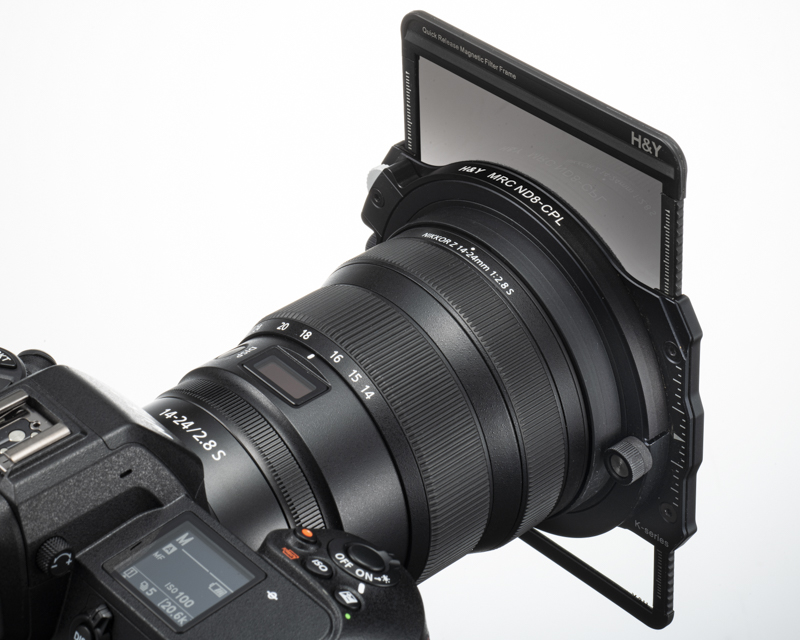 アダプターリングを介することでNIKKOR Z 14-24mm f/2.8 Sにも装着できる