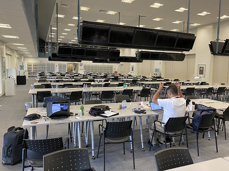 毎回プレスルームには僕と尾張さんが最後まで残っている。最後までいると実に閑散としていてご覧のとおりだ