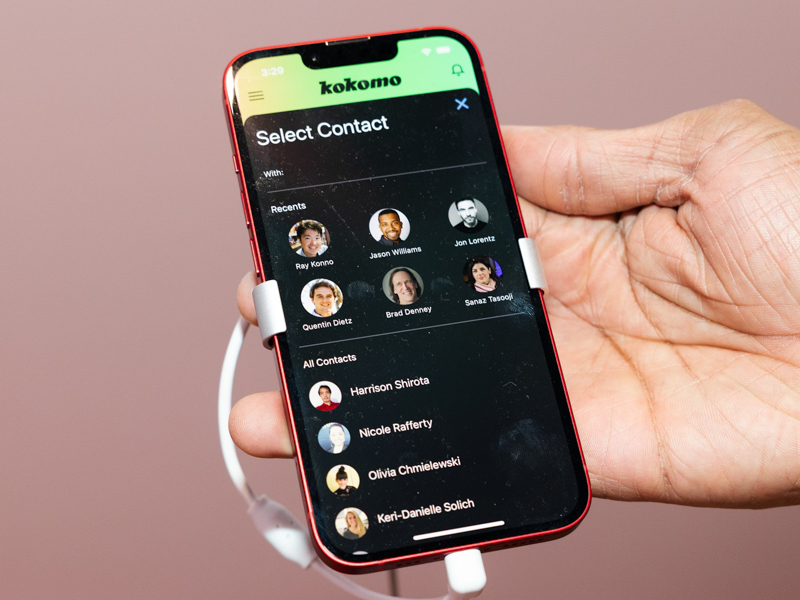 スマートフォンのKokomoアプリは、既存の通話アプリに近い操作系だという。開発中のため画面やUIは変更の可能性がある。