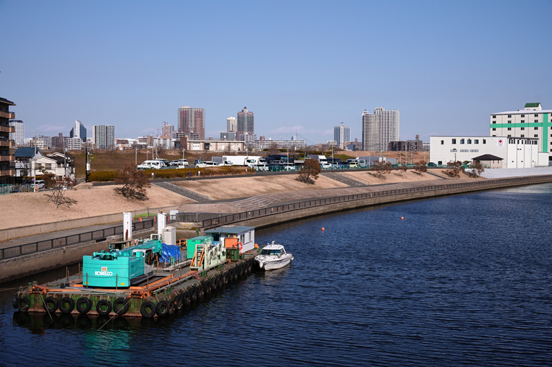 ひたすらヌケの良い描写で、遠くの遠くまでよく見えます。いろんな部分を拡大して「すげー」とか喜ぶために高画素機は存在します。ええ、嘘です。<br>SIGMA fp L　28-70mm F2.8 DG DN | Contemporary（F9.0・1/1,000秒）ISO 400