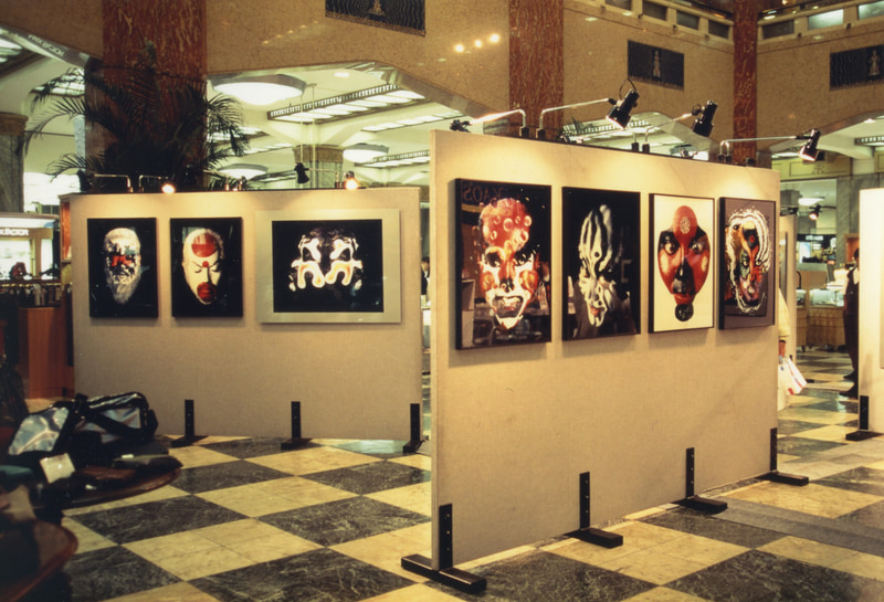 日本橋三越本店での展示風景。