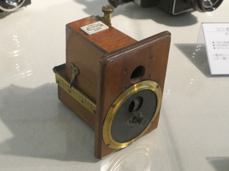 二眼カメラ「アカデミー1号」（1881年）