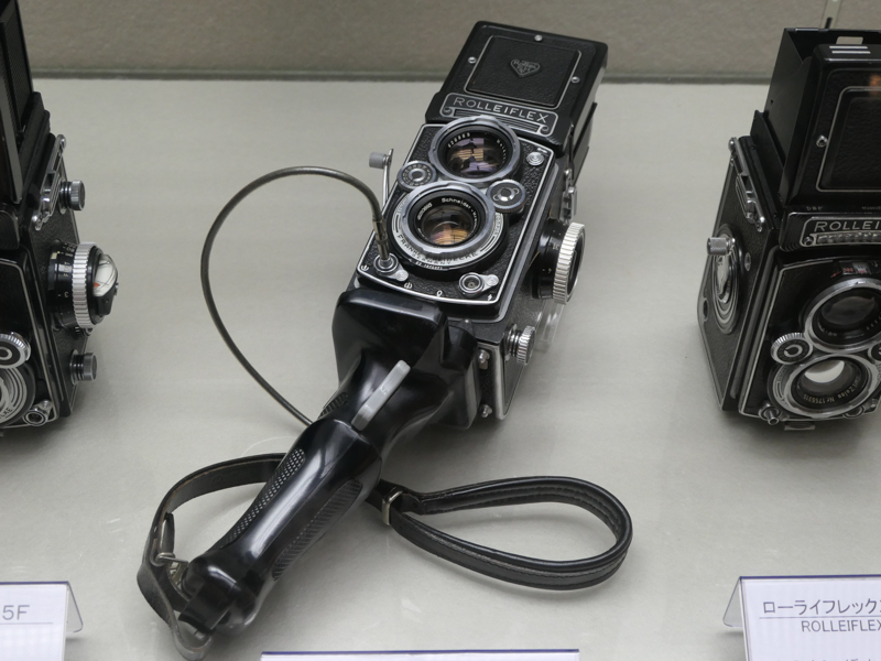 各種のアクセサリーを組み合わせた展示も