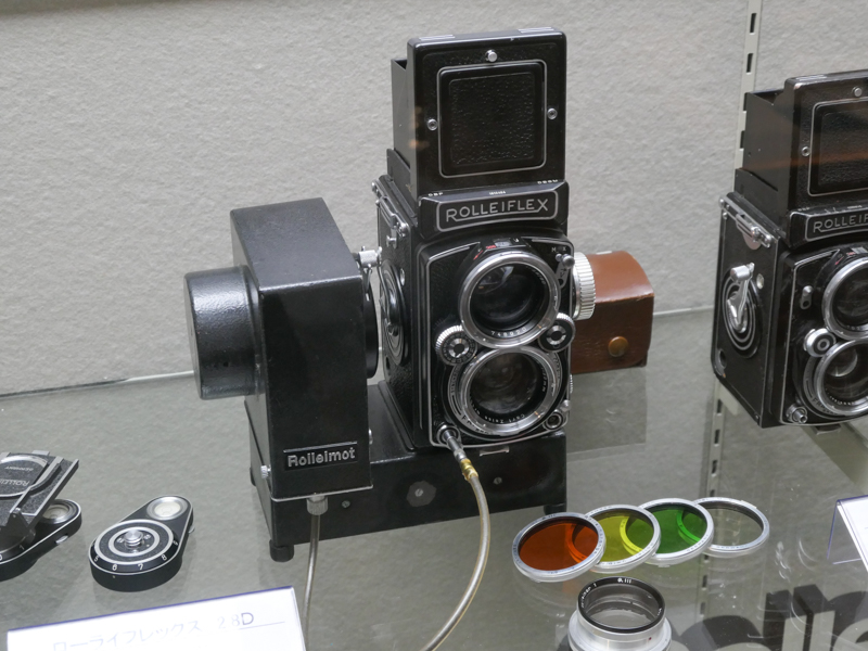 各種のアクセサリーを組み合わせた展示も