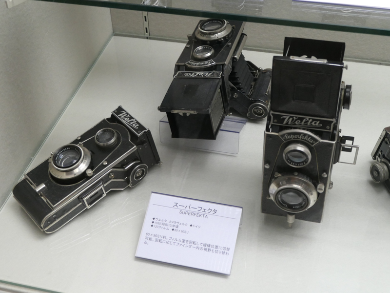 6×9判でレボルビング可能な二眼レフカメラ「スーパーフェクタ」（1935年）